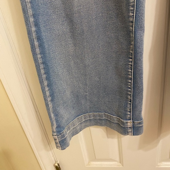 OUR REPUBLIC FOR ALL WIDE LEG FRONT POCKETS LIGHT WASH JEANS SIZE 12 LIKE NEW - Picture 9 of 16